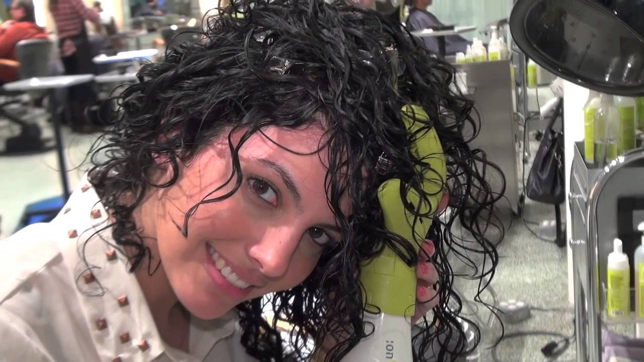 DevaCurl. Style curly hair with the DevaFuser - YouTube