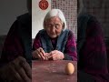 Estar de pie el huevo, la abuela lo practicó mucho, ¿podrías animarla?