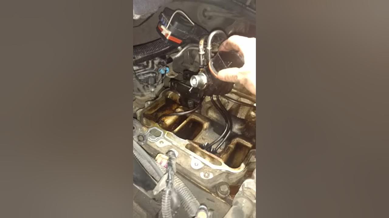 4.3l chevy Silverado fuel pressure regulator - YouTube