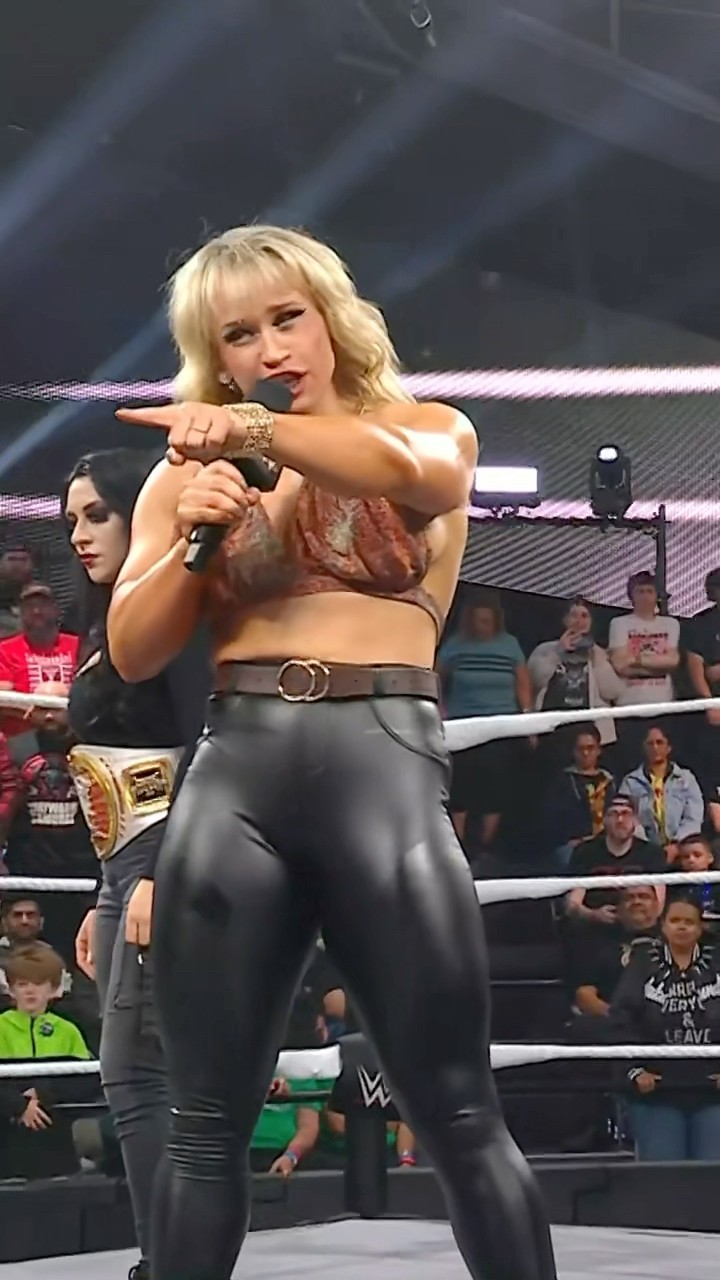 Jordynne Grace is not wasting ANY time tonight!! ? #WWENXT