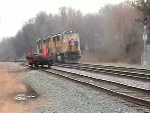 UP M-VPNP-23's locomotives returning to train - AWESOME CREW