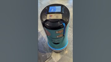 超可愛的自動送餐機器人