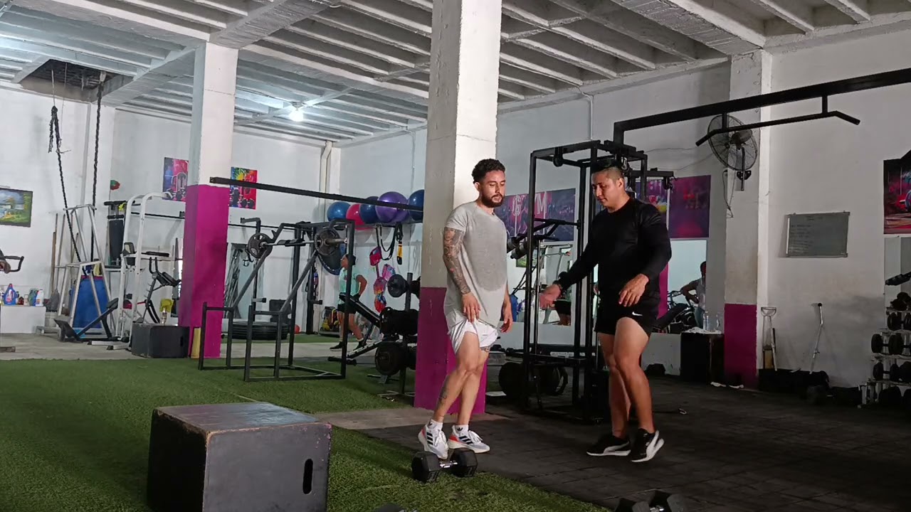 si quieres ser fuerte y explosivo, prueba este circuito después de tu rutina de tren superior.