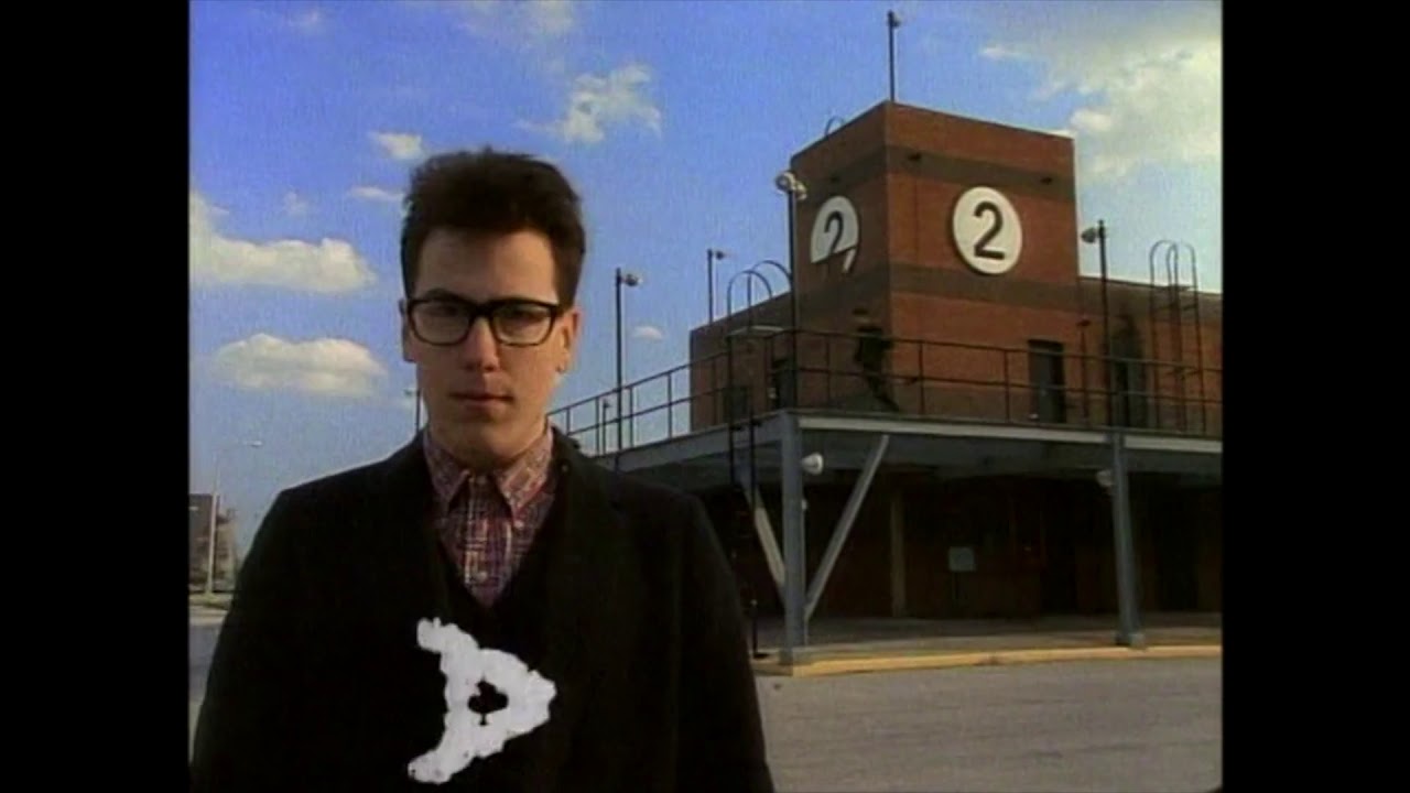 John Flansburgh of They Might Be Giants in the early 90s. (20 years later,  he would write the Mickey Mouse Clubhouse theme song.) : r/oldschoolcreepy