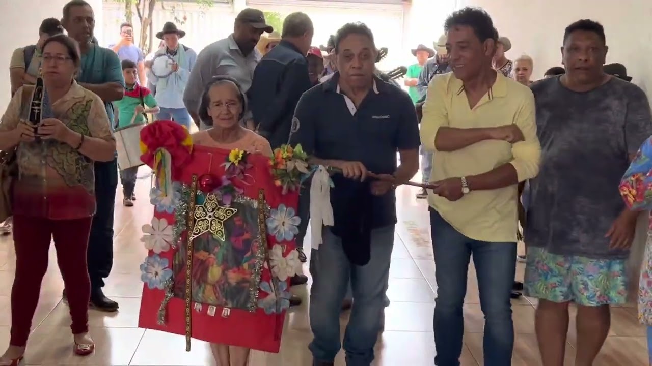 Chegada da Folia de Santos Reis na casa do Andrade da dupla André e Andrade. Fé e devoção 🌻🙏🏻🌻