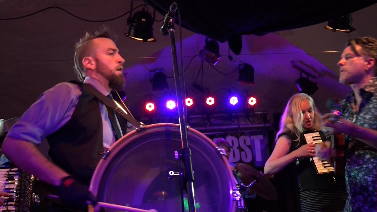 17 Hippies - Chassidic Song (15/17)