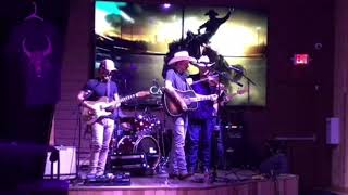 Hillbilly Deluxe covering “17” by Cross Canadian Ragweed live at Cattlemen’s Country Club.. 