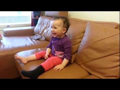 1.5v tyttö "laulaa" Robinin -Puuttuva Palanen / 1.5 year old baby sings in Finnish -funny!