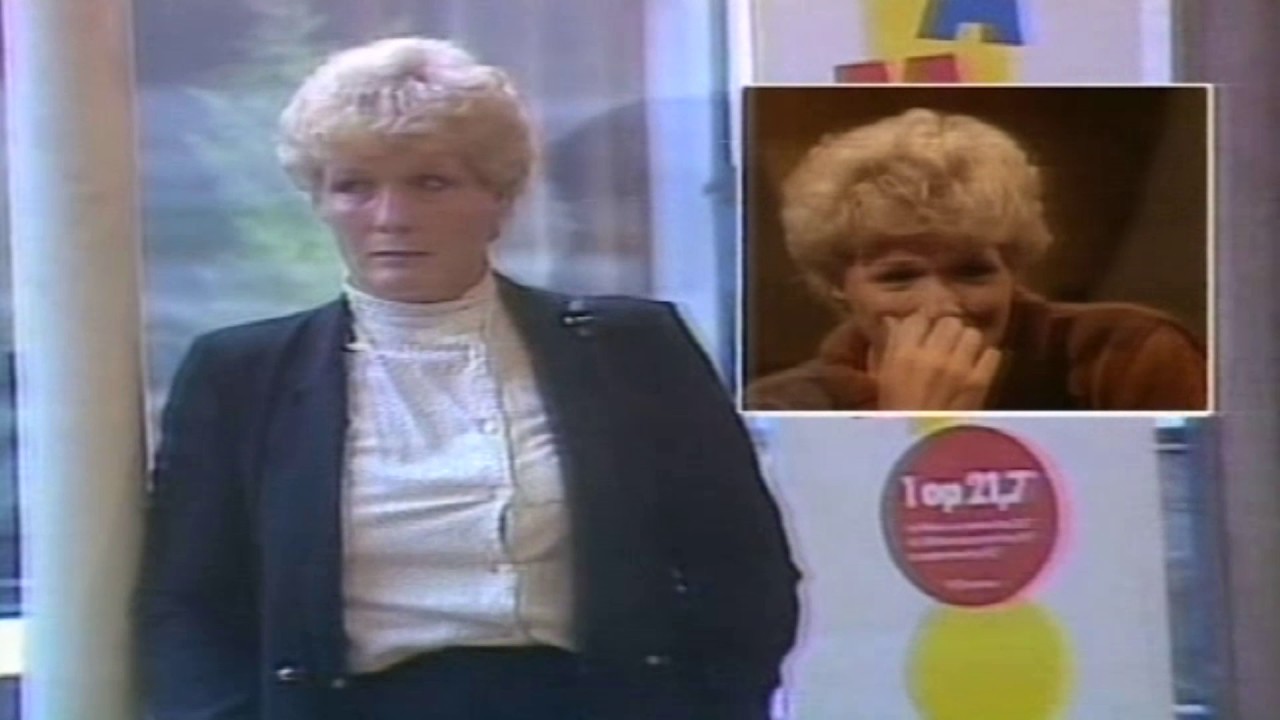 Ralph Inbar's Bananasplit Willem van Hanegem koopt nieuwe auto - YouTube