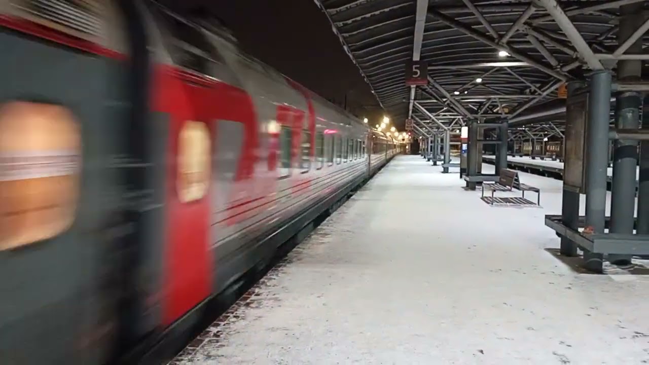 Заводской Окрас!!! Электровоз ЧС7-091 с Фирменным поездом 105Я "Ярославль-Москва".