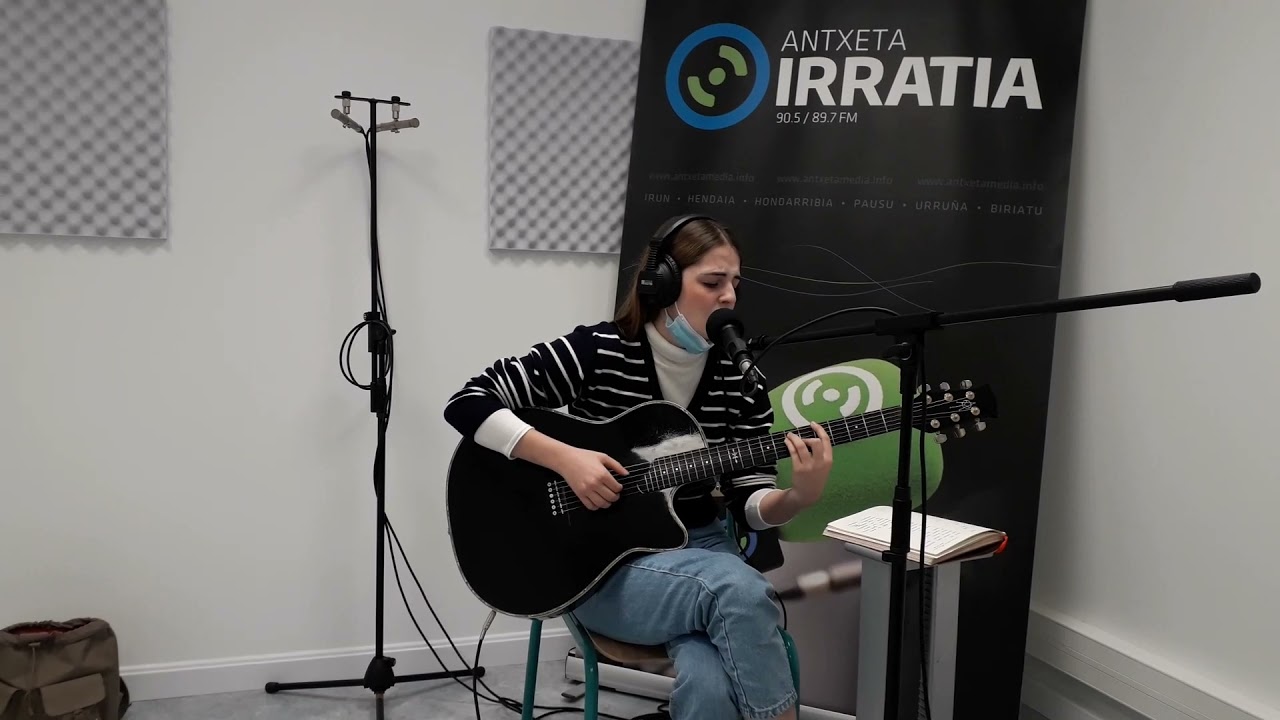 DÁNAE RIAÑO - Agur