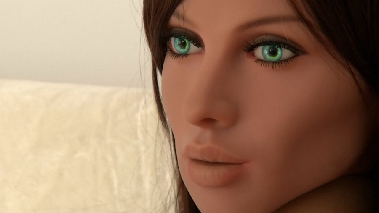 Сергей сконструировал секс-куклу.