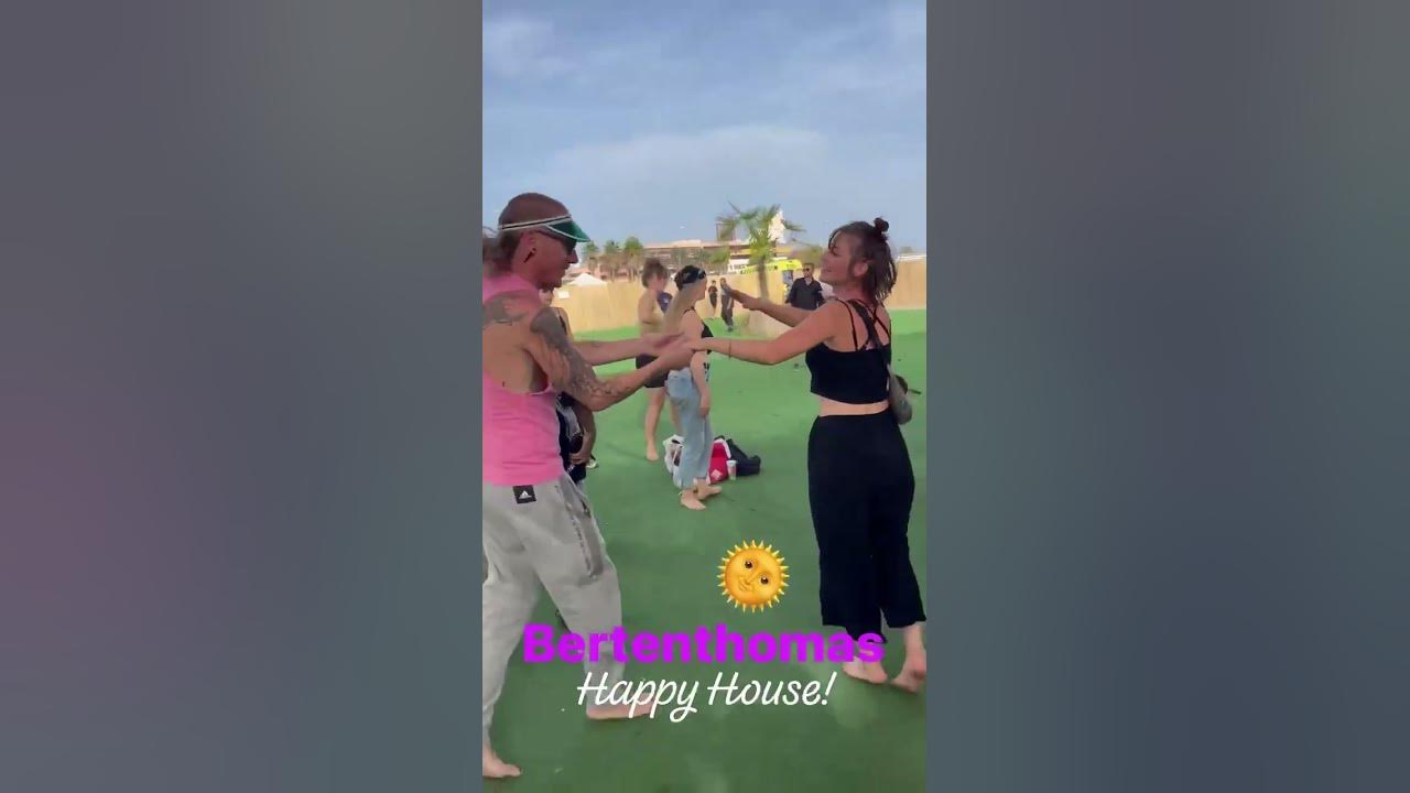 Techno festival dance met nudist Bert van Bert en Thomas uit ik vertrek. YouTube Techno festival dance met nudist Bert van Bert en Thomas uit ik vertrek. YouTube