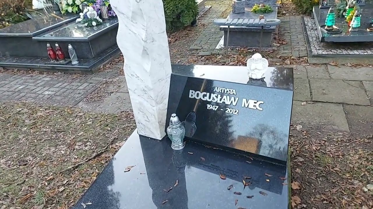 Aleja Zasłużonych na Cmentarzu Doły w Łodzi.