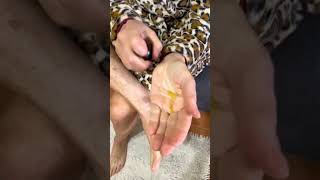 Aceite En Los Pies Y En Las Piernas