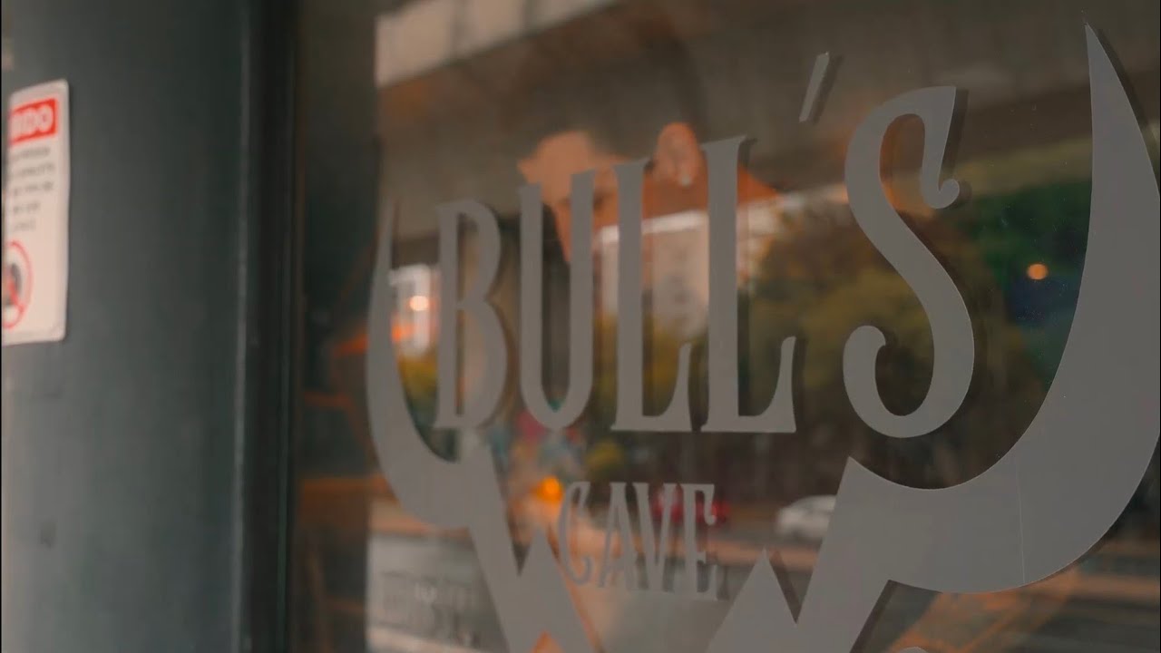 BEM-VINDO À BULL’S CAVE! [+18]