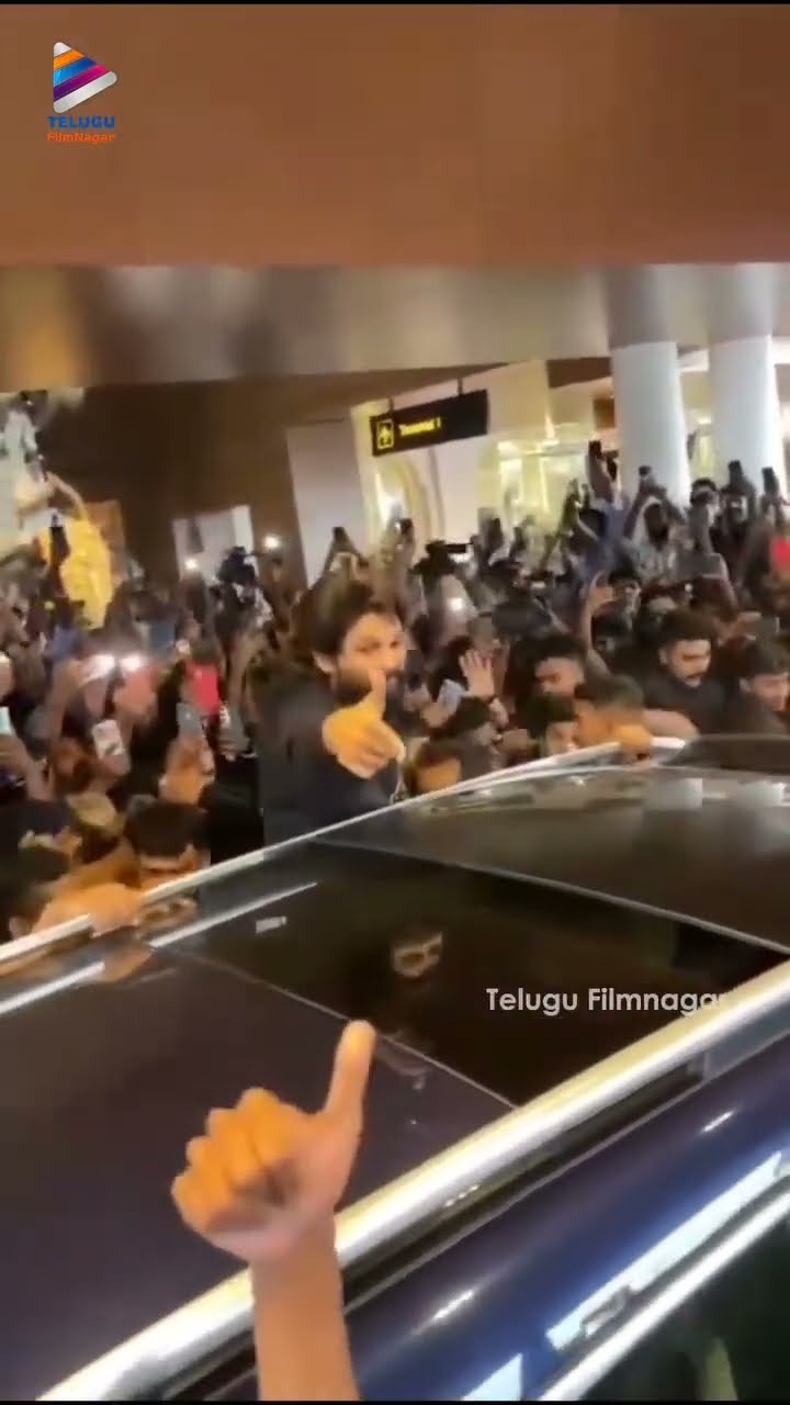 కొచ్చిలో పుష్ప రాజ్ రాకను పండుగలా జరుపుకున్న ఫ్యాన్స్ ? | #AlluArjun | #Pushpa2TheRule | #Shorts