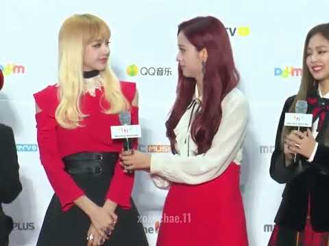 Blackpink avoid mic funny
