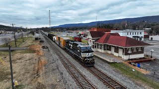 Norfolk Southern 142 with A single engine leading & mid dpu's head North through Spring City Tenn.