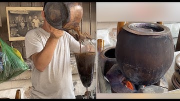 Độc lạ quán cà phê đốt lửa quay như làm cốm nổ, tưới rượu và thêm muối để giảm độ chát