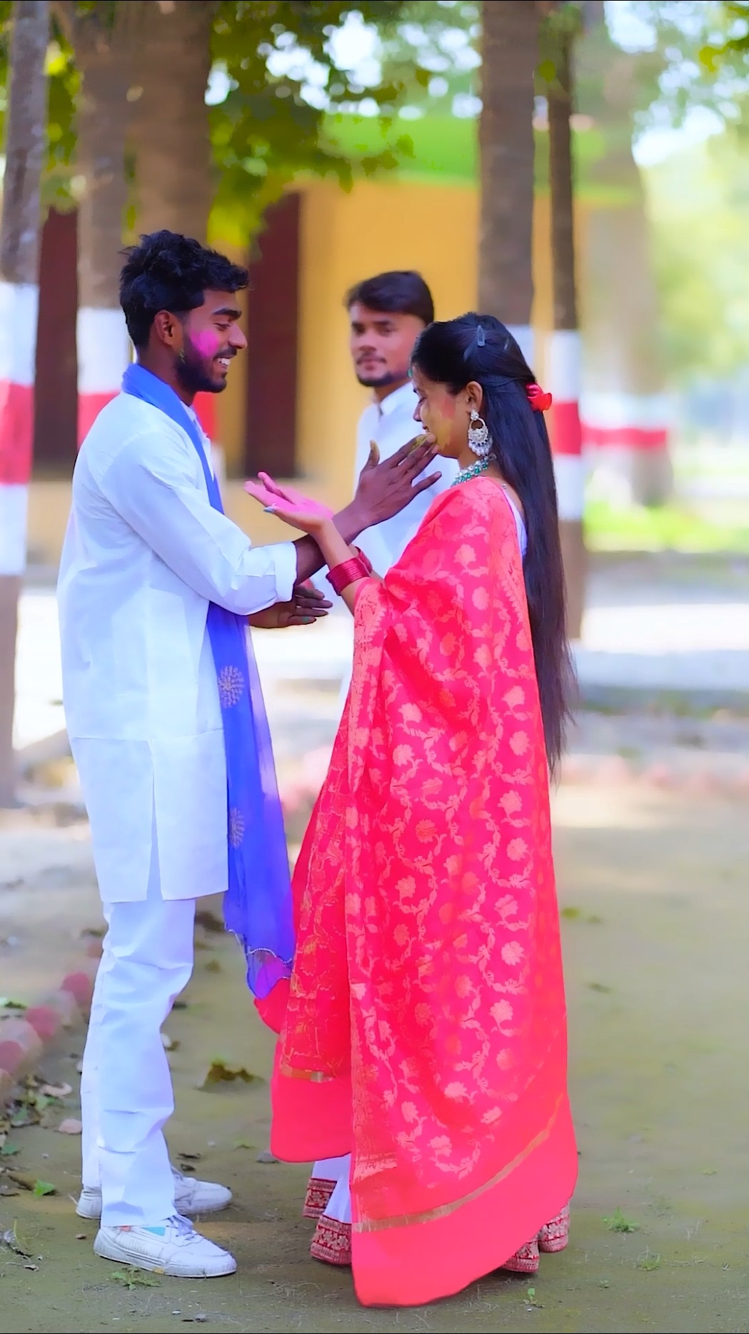Happy Holi jo Holi ke din kisi or ki holi