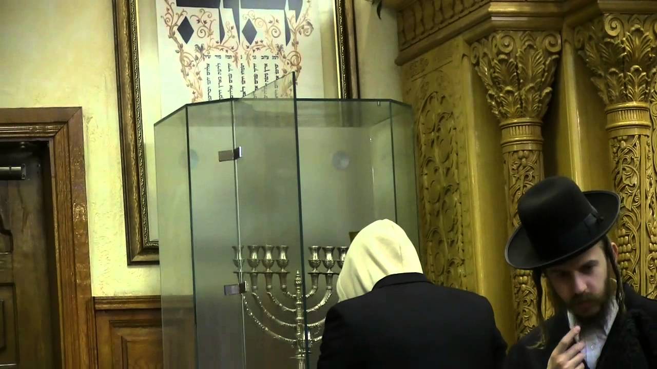 Allumage de la première bougie de Hanouka à Ouman.