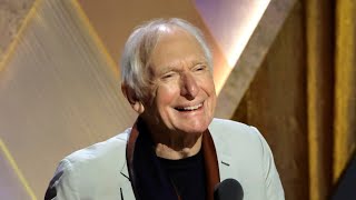 Peter Weir's Hilarious Intervention with Mel Gibson & Sigourney Weaver! by Trending News Wealth