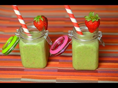 strawberry-spinach-smoothie.-spinach-strawberry-smoothie.-tasty-smoothie