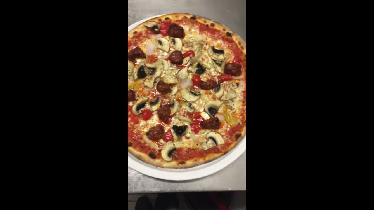 Knusprig dünne Steinofen Pizza - La Romantica Style Geheim - YouTube