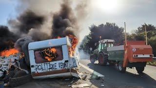Aude: des agriculteurs bloquent un péage de l'A9 à Narbonne | AFP Images