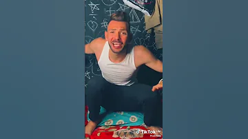 صبحت ببيع وشكلي هضيع 