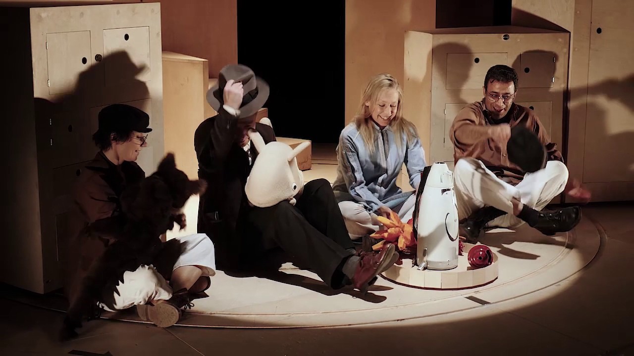 Ankomsten / Utdrag ur föreställningen - YouTube