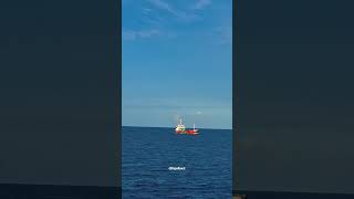 Laut Tak Pernah Tergesa Tapi Selalu Sdanai Pada Tujuannya kapal seaview roroferry beautiful