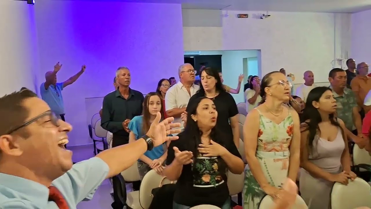 No altar de adoração serás sempre exaltado Jesus Cristo 