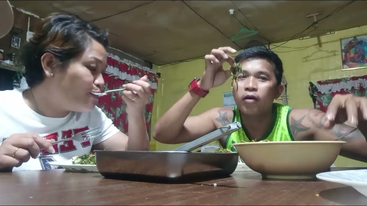 Tirada diha mga badi Kain po Tayo mga badi pako adobo and salad mga badi...🤙