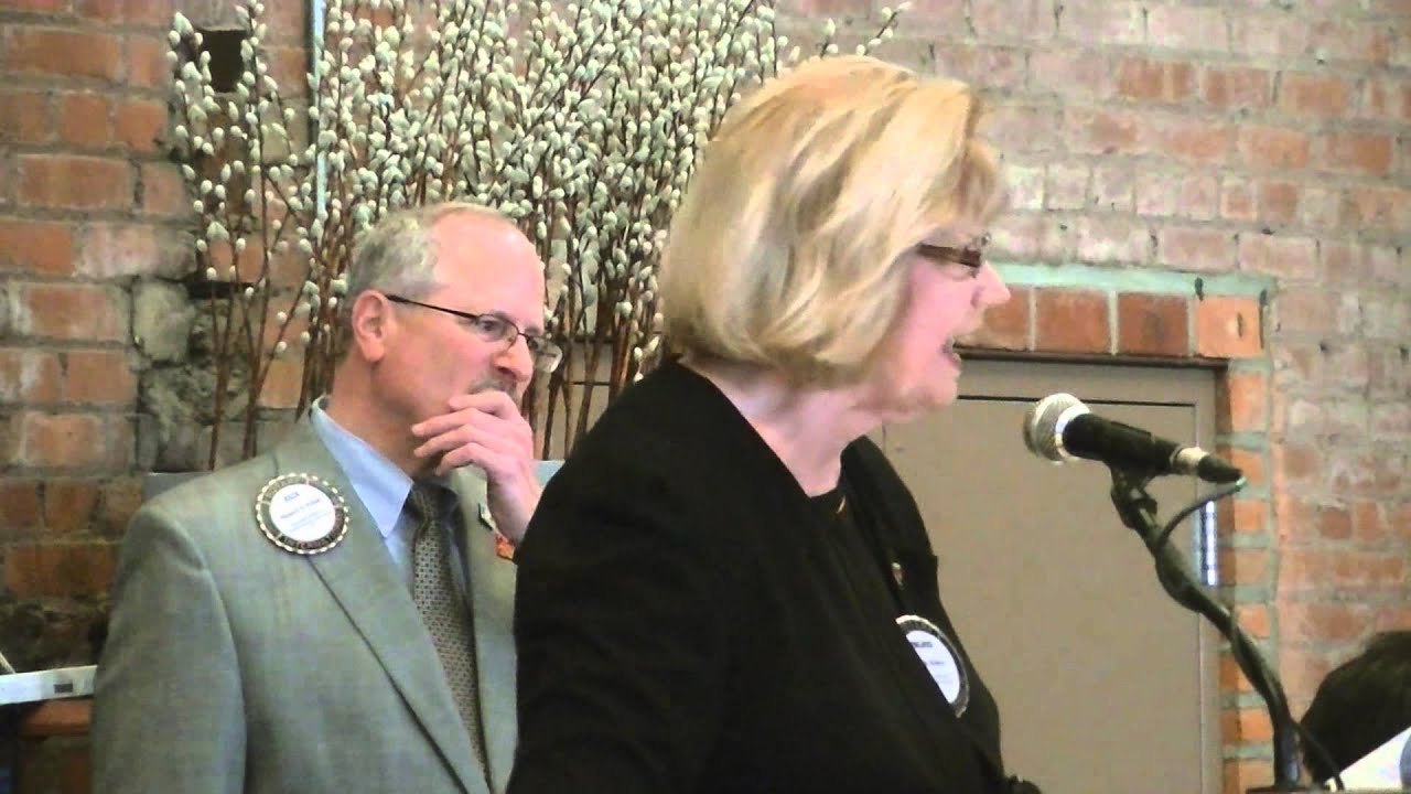 Lithuania Consul Ingrida Bublys awards Margaret Wong