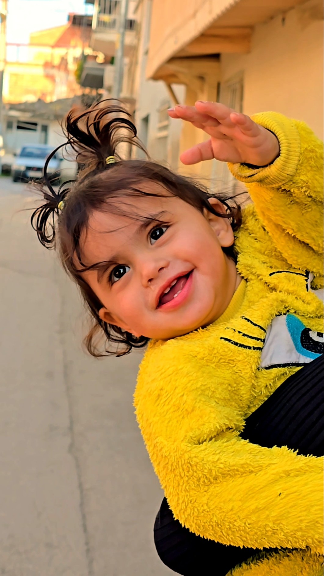 #انضر شاب يسعد طفله ماشاءلله