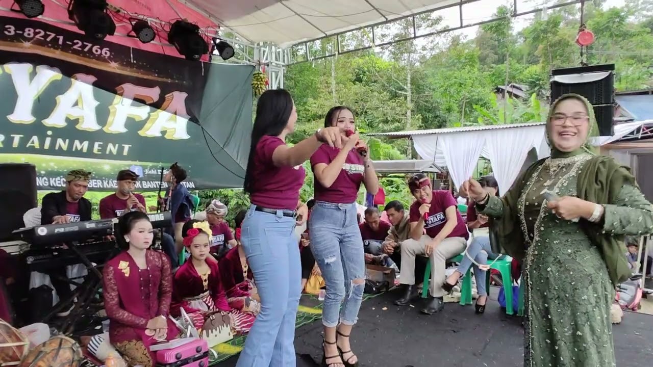 D'SYAFA - Gerong voc: iyach dalia