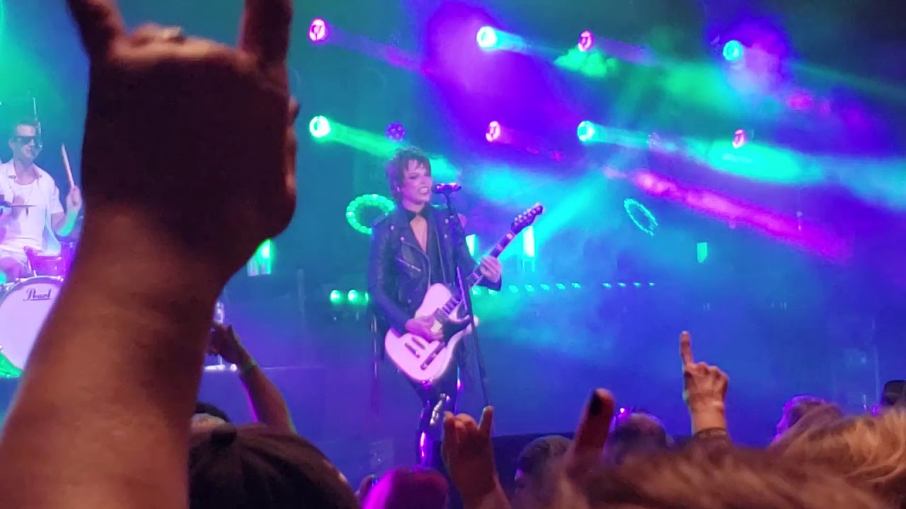 Halestorm live in Knoxville Tn performing Do not disturb YouTube