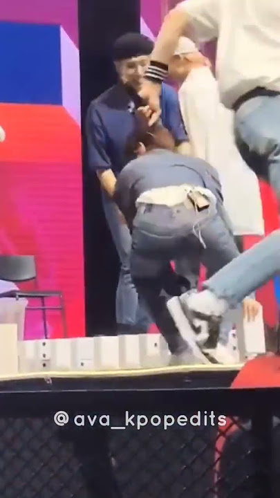 The way Felix was trying to get out from Bangchan's hold..๐ญ๐คฃ #skz #bench