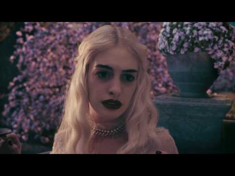 Johnny Depp 52 Alice In Wonderland 2010 For The White Queen Starring Anne Hathaway