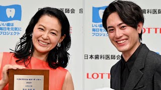 間宮祥太朗、初対面の黒谷友香と笑顔を見せ合い大照れ！「ベストスマイル・オブ・ザ・イヤー2021」授賞式