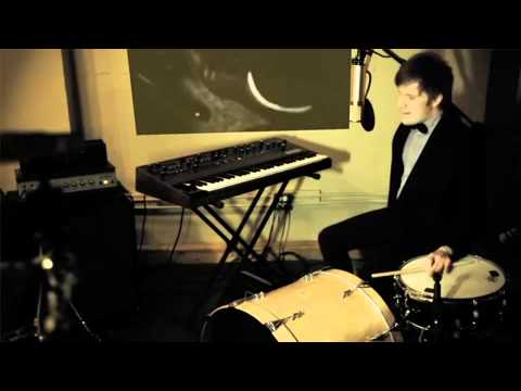 YouTube पर Patrick Stump - Spotlight (one man band - live) देखें