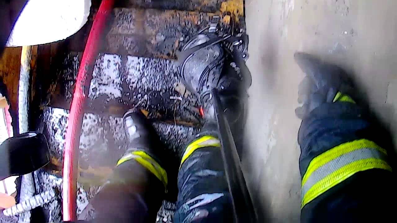 Боевая работа пожарных: оперативная съемка