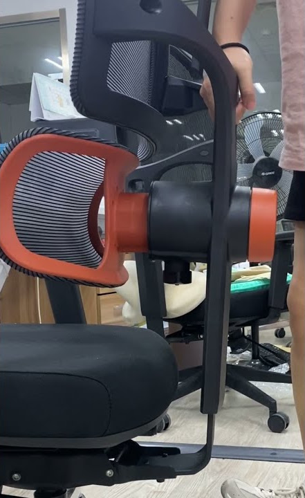 How to adjust the height of the Newtral chair backrest