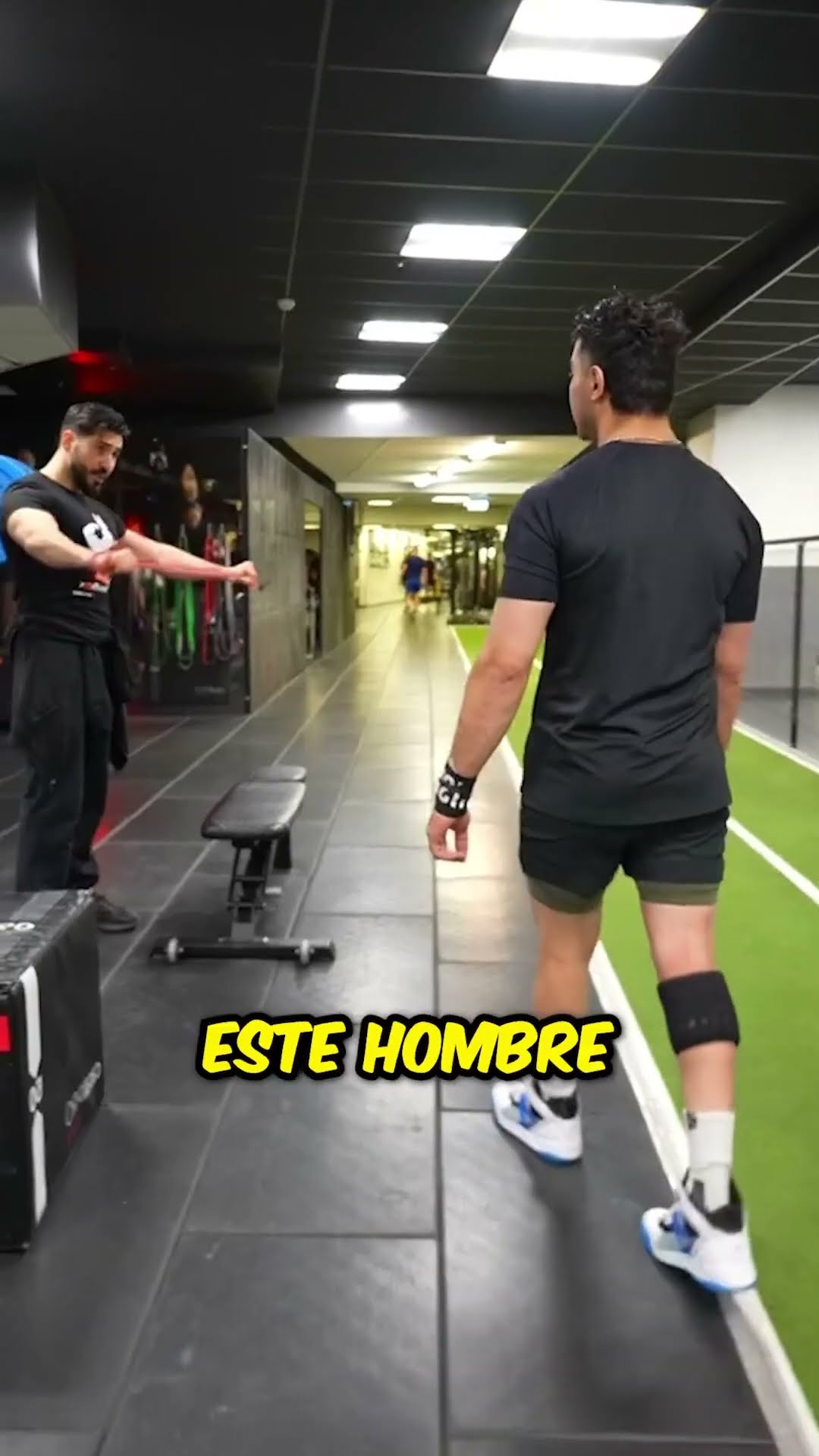 ¡Nunca le des la mano!