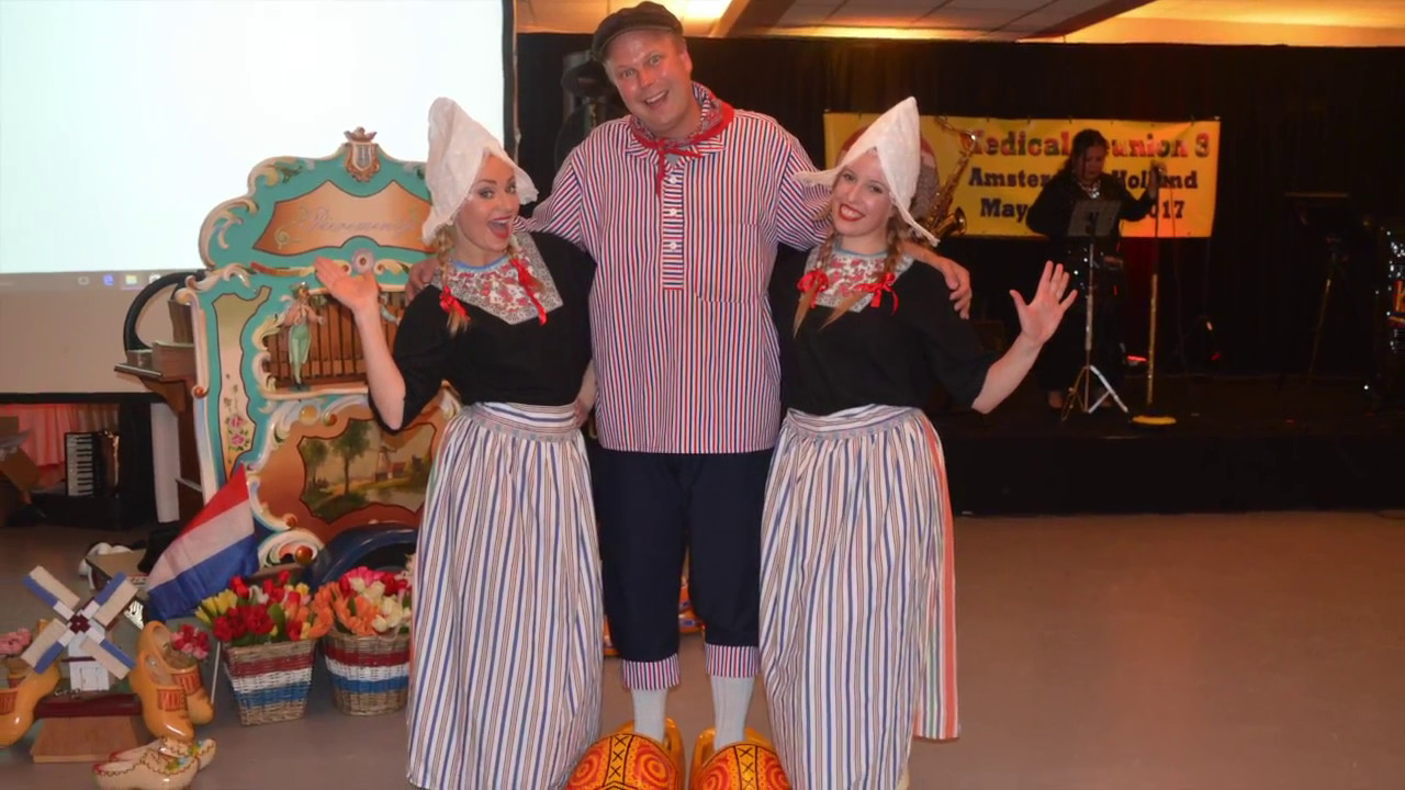 Dutch entertainment - Holland in a nutshell Clogdance, klompendans ...