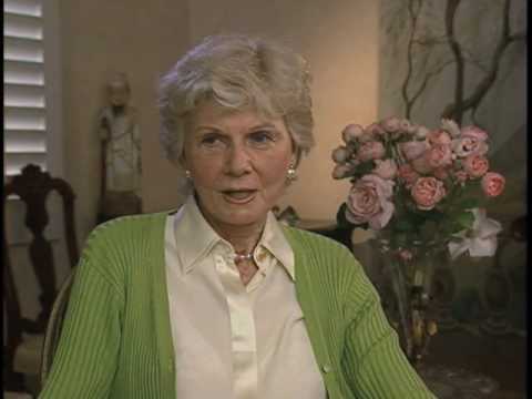 Vidéo: Barbara Billingsley est-elle toujours en vie ?