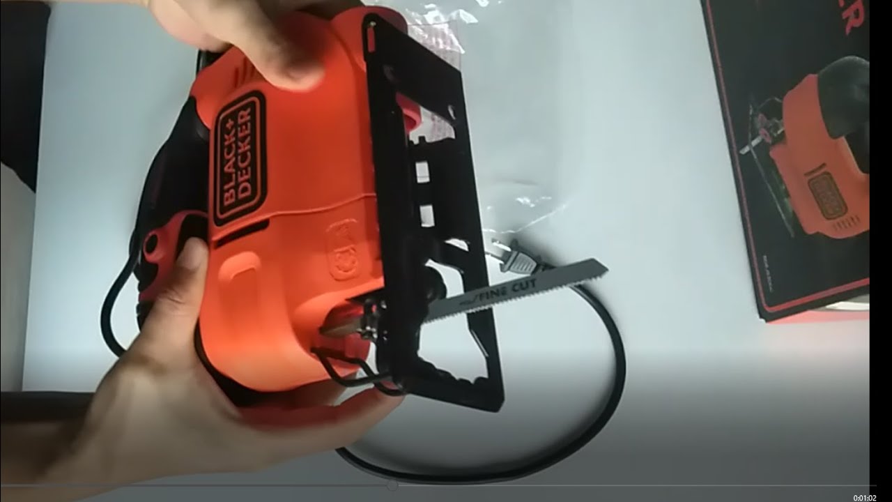 How to change the blade for a Black+Decker Jig Saw - YouTube