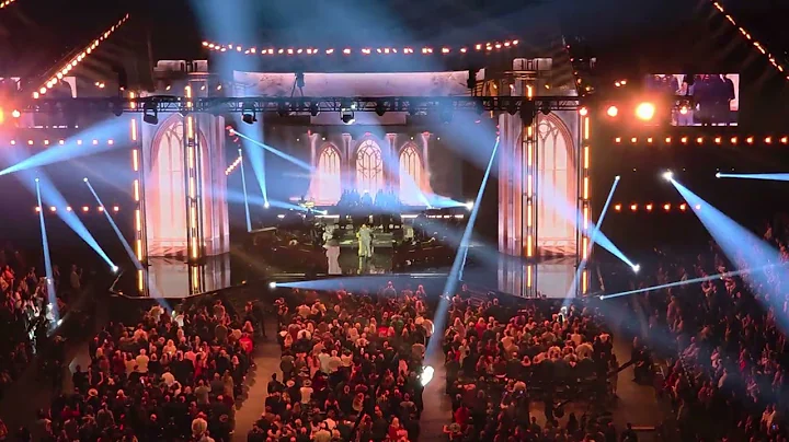 Tauren Wells performs 'Let the Church Sing' at Dove Awards 2025!